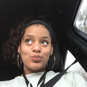 Meet your Posher, Selena